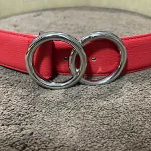 Express. Medium. Belt.